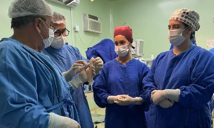 Equipe médica realiza cirurgia rara em paciente com doença congênita em SC