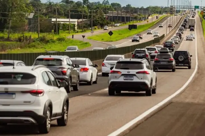 Pacote de mudanças no IPVA em discussão em SC prevê isenção para carros com mais de 15 anos