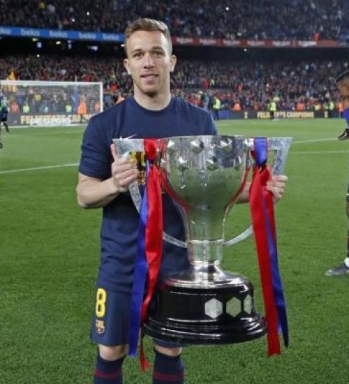 Barcelona anuncia venda de Arthur à Juventus.