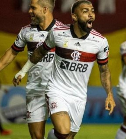 Flamengo vence Sport e mantém perseguição ao Inter.