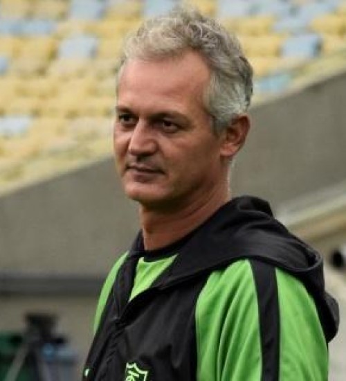 Técnico Lisca deixa o América-MG.