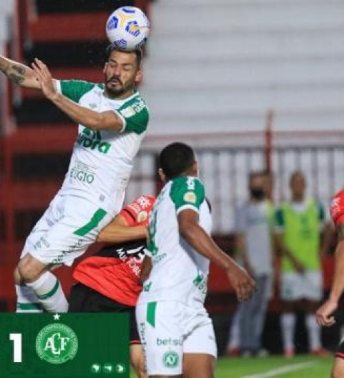 Na Chapecoense, tudo continua empatado.