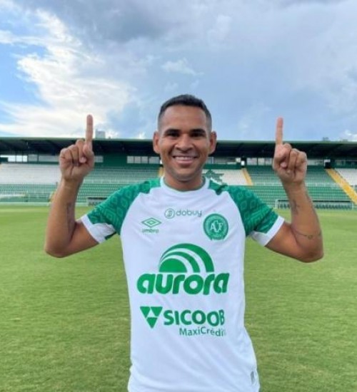 Atacante Éderson é contratado pela Chapecoense.