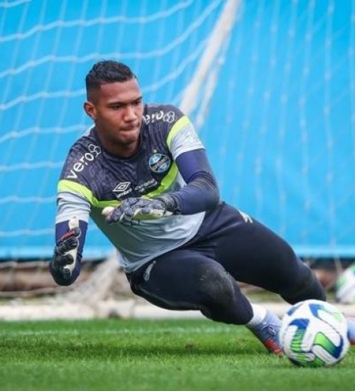 Adriel acerta últimos detalhes para deixar o Grêmio.