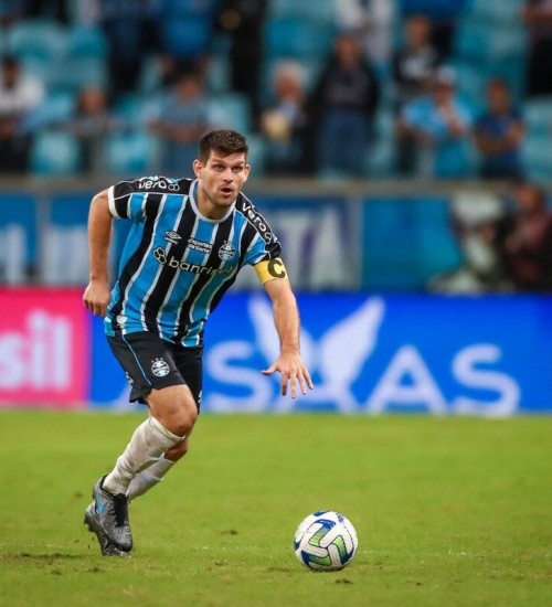 Kannemann sofre fratura e vira desfalque no Grêmio.