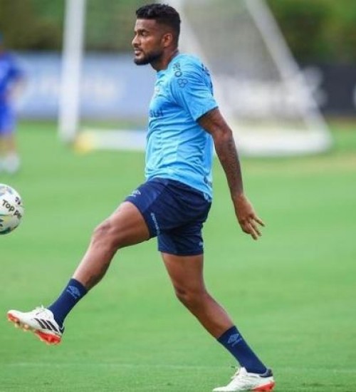 Grêmio confirma lesão do lateral-esquerdo Reinaldo.