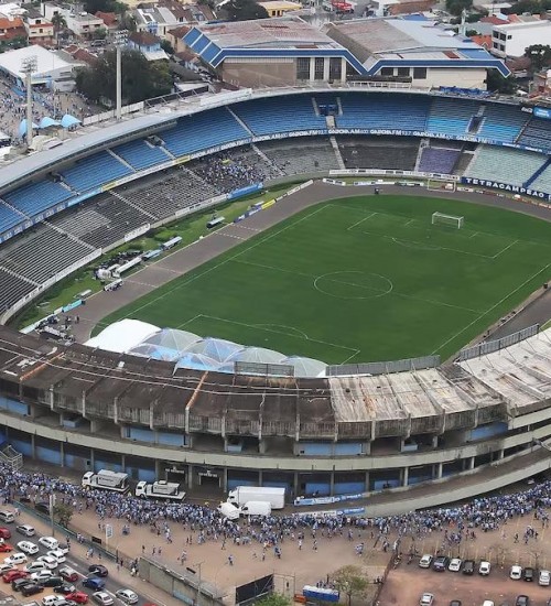 Estádio abandonado do Grêmio pode virar cidade provisória para vítimas de enchentes no RS.