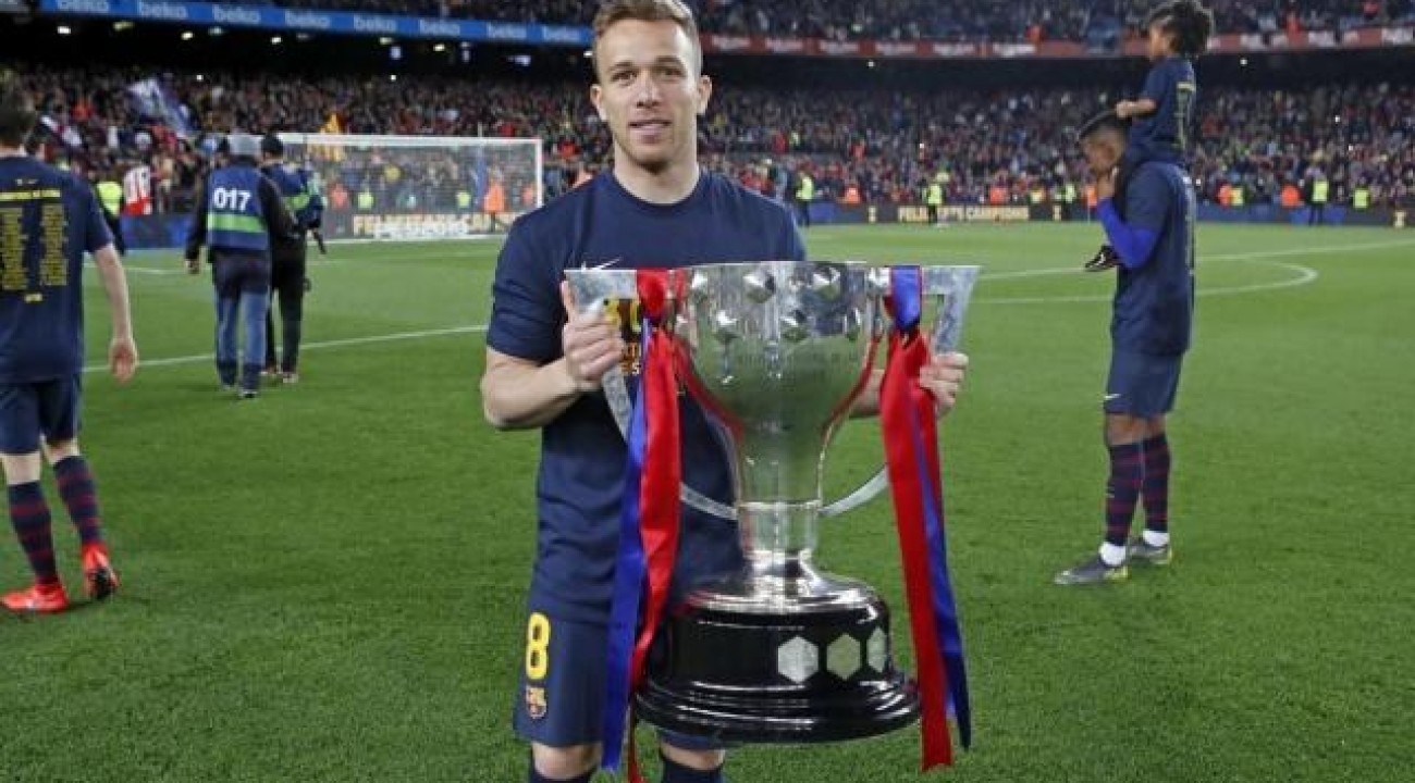 Barcelona anuncia venda de Arthur à Juventus.