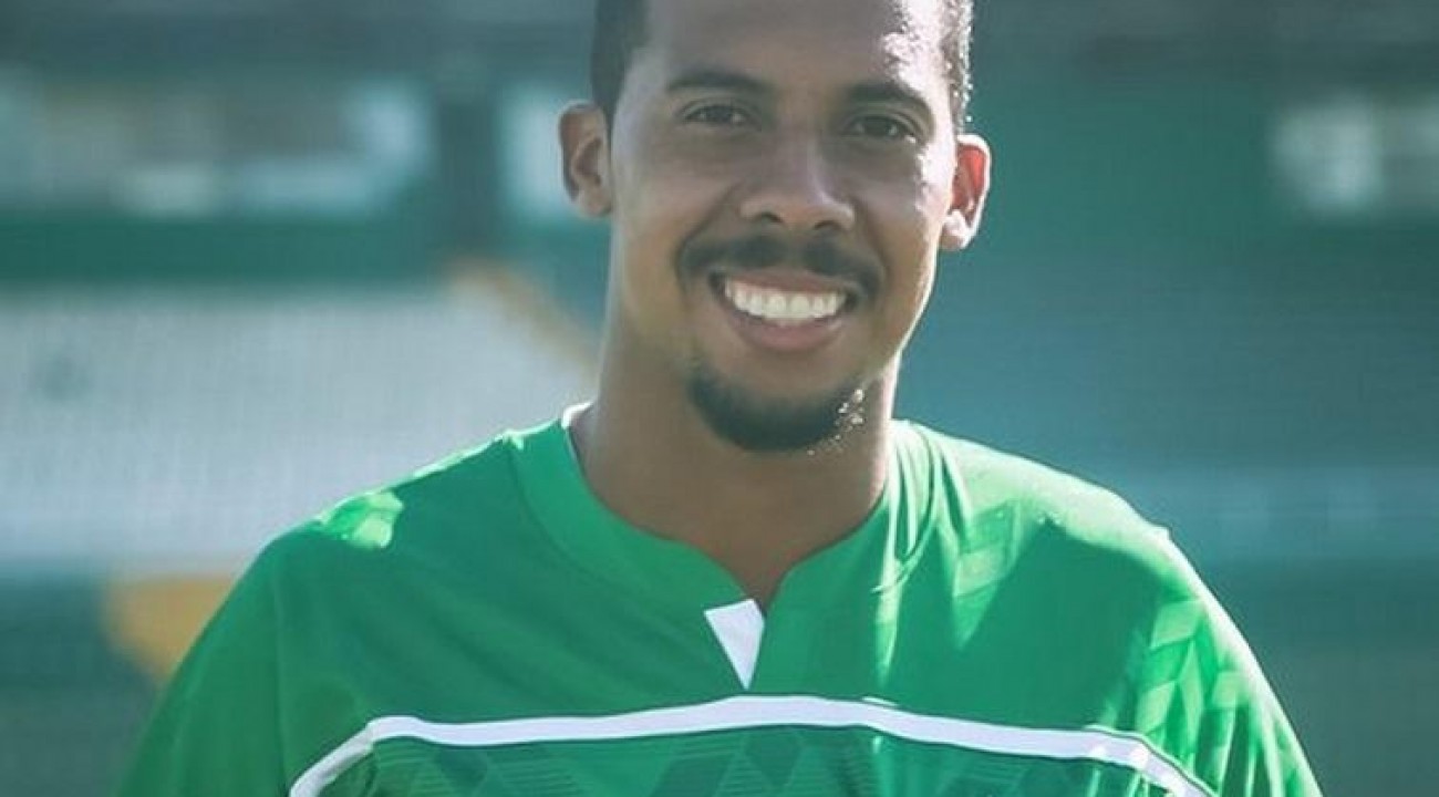 Chape oficializa contratação do volante Willian Oliveira.