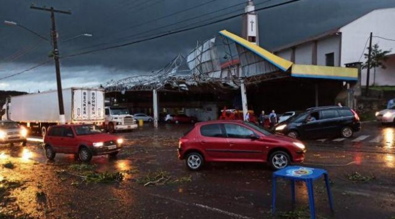 Meteorologista diz que região pode ter sido atingida por um tornado