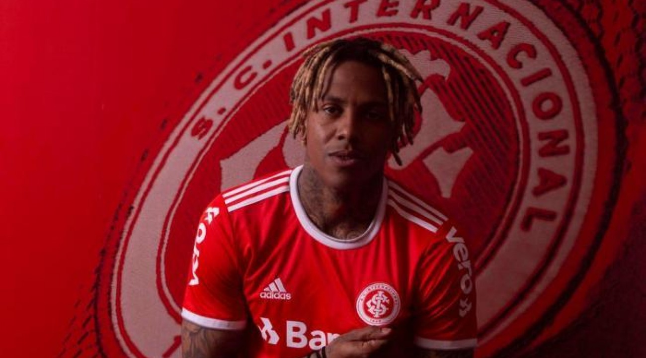 Inter anuncia a contratação do centroavante Abel Hernández.