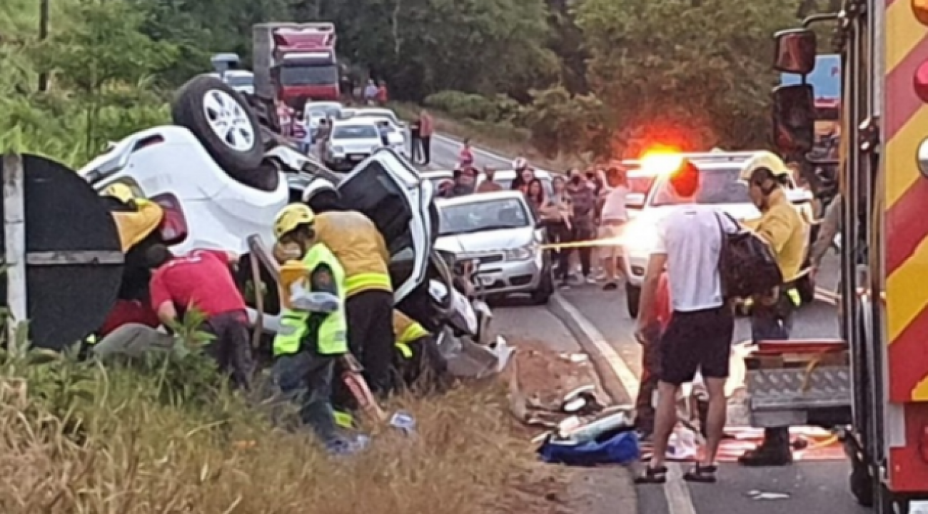 ?Grave acidente deixa duas pessoas feridas no Oeste