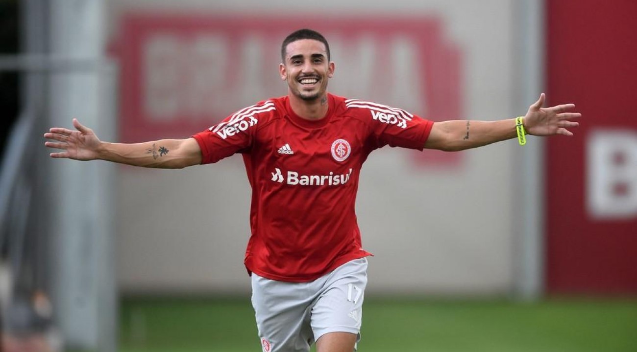 Inter anuncia permanência de Thiago Galhardo.