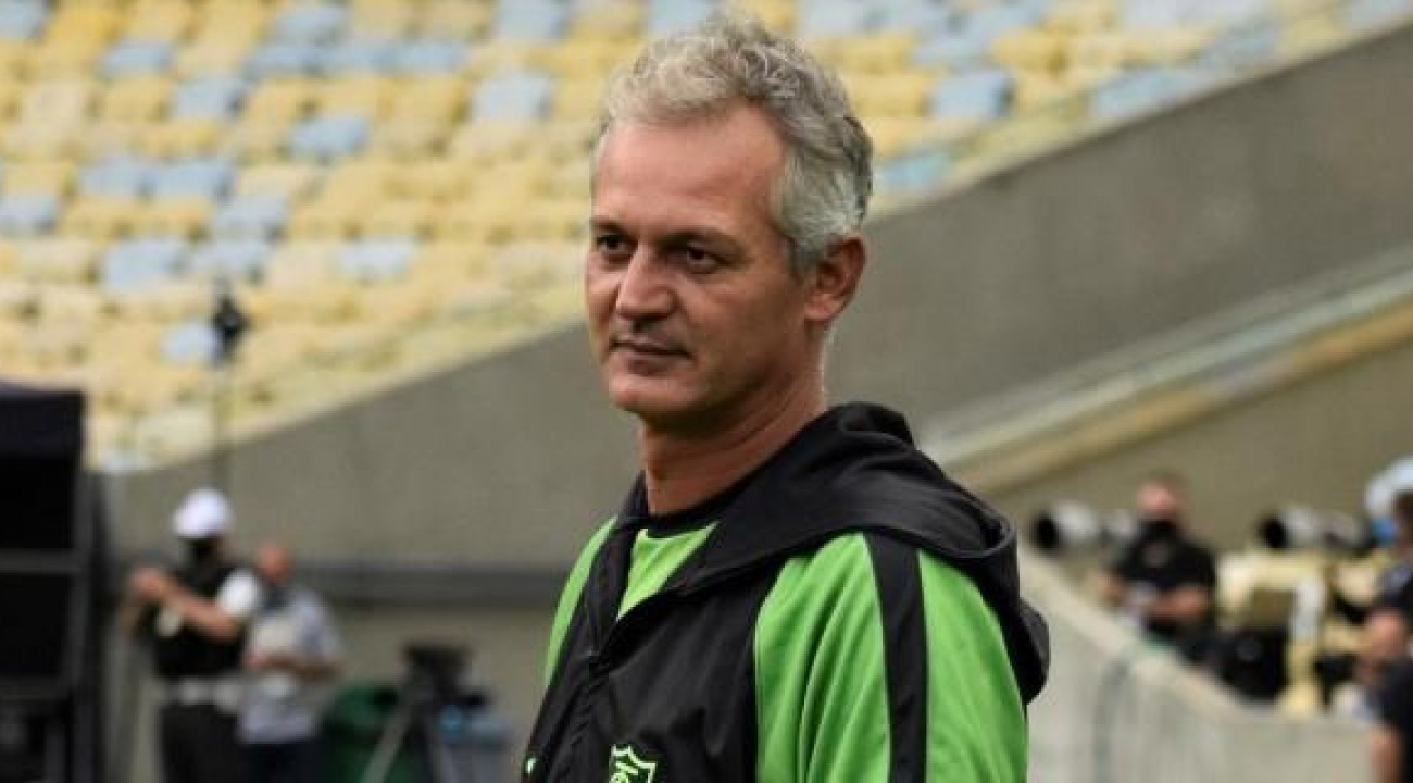 Técnico Lisca deixa o América-MG.