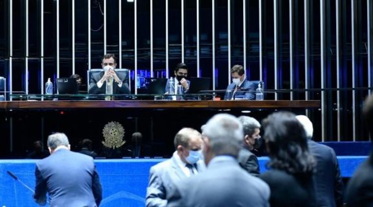 Senado aprova medida provisória que cria Auxílio Brasil.