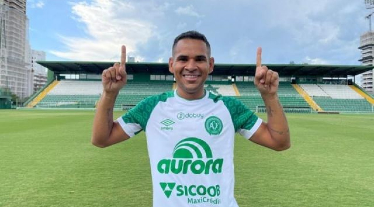 Atacante Éderson é contratado pela Chapecoense.