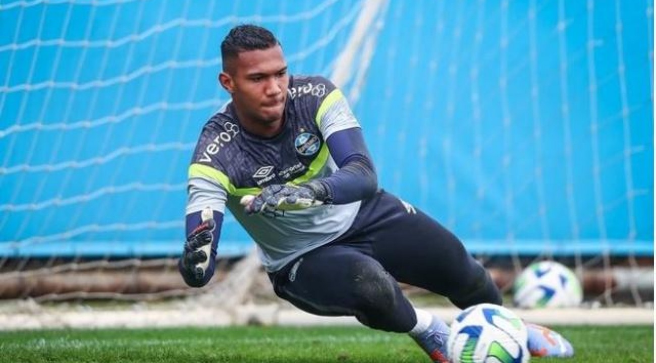 Adriel acerta últimos detalhes para deixar o Grêmio.