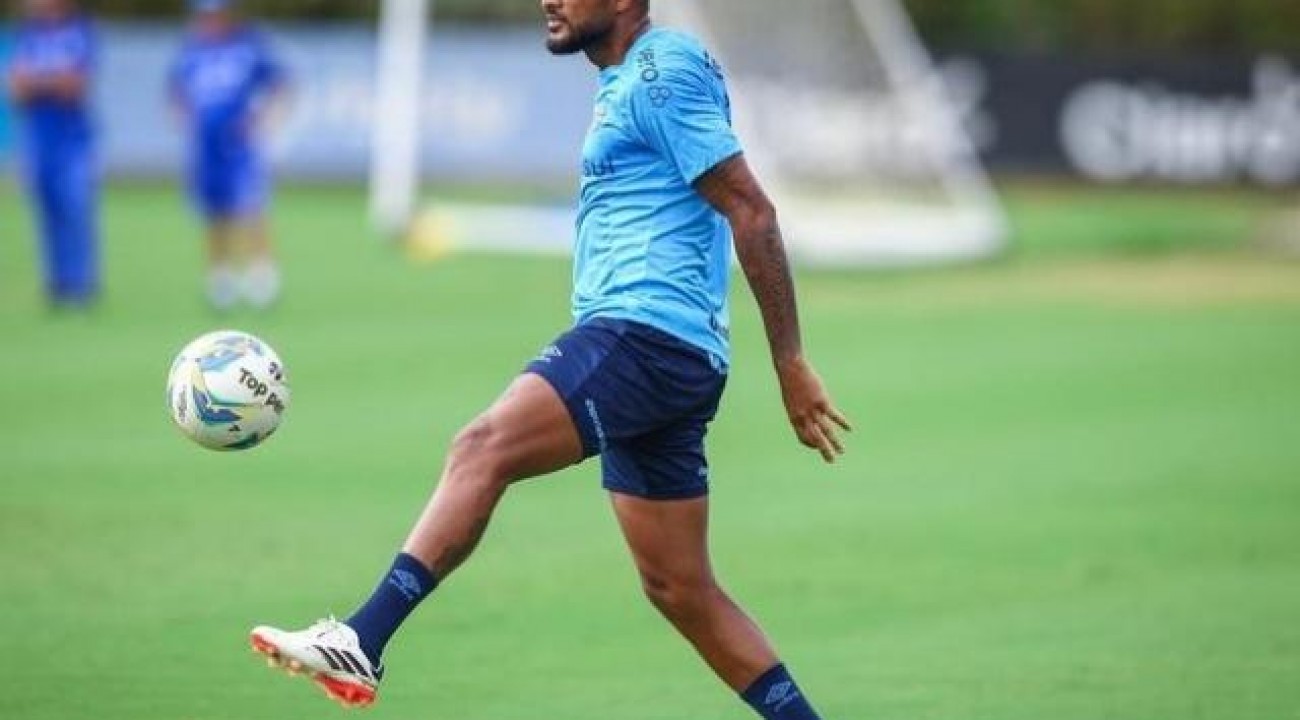 Grêmio confirma lesão do lateral-esquerdo Reinaldo.