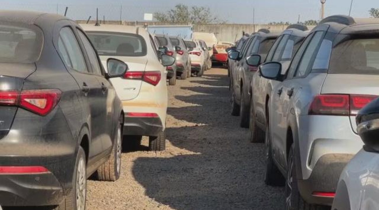 Carros atingidos por enchente no RS são vendidos em leilão com descontos de até 60% na Tabela Fipe.