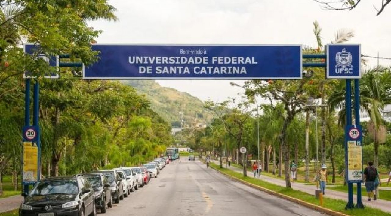 Professores da UFSC encerram greve após 40 dias.