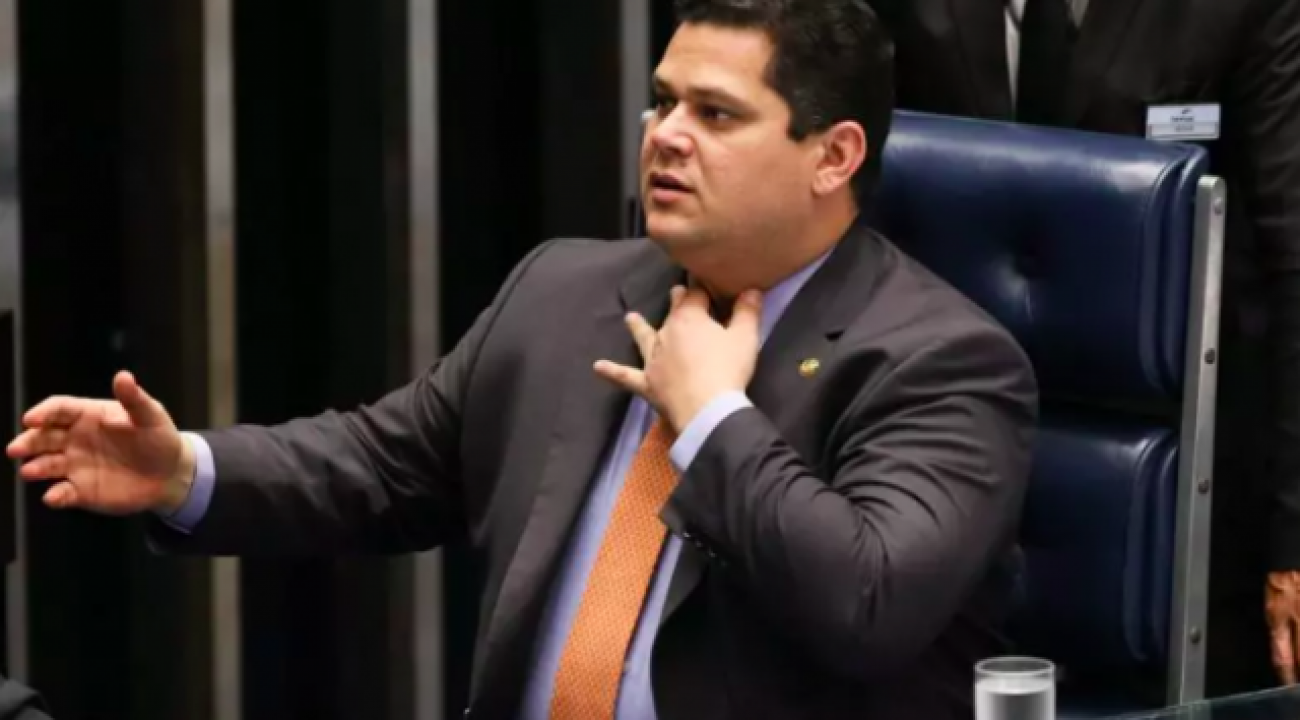 Davi Alcolumbre é eleito presidente do Senado Federal.