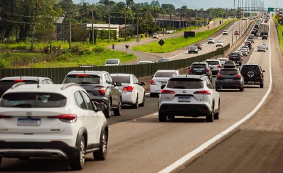 Pacote de mudanças no IPVA em discussão em SC prevê isenção para carros com mais de 15 anos